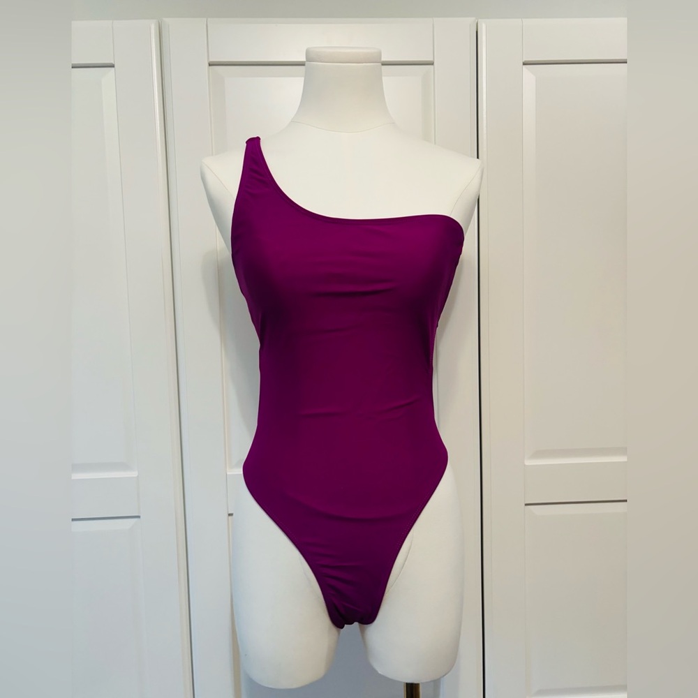 One-Shoulder Magenta Women’s One-Piece Swimsuit in Sizes S, M, L, XL, XXL